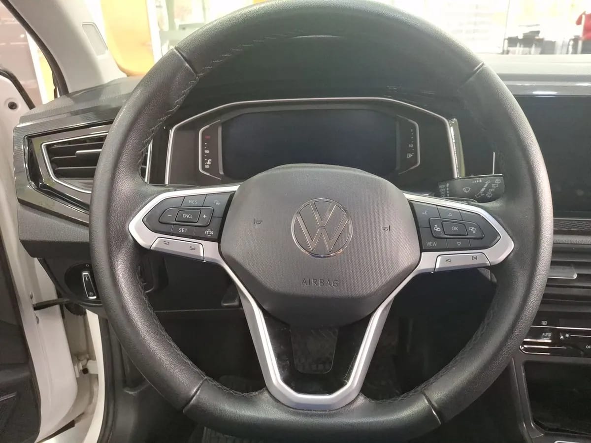 Volkswagen Polo 1.0t Highline 4x2 At6 5p año 2025