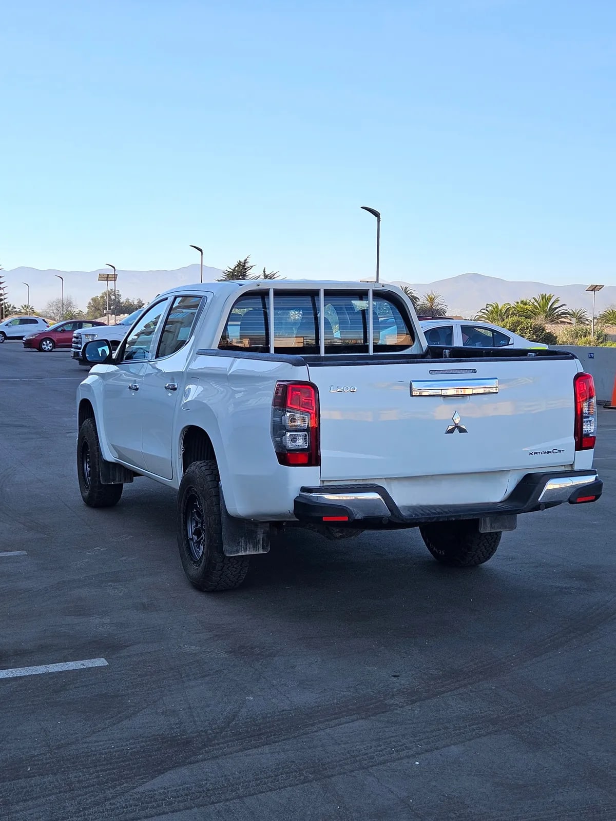 MITSUBISHI L200 2.4 Td Katana Crt Mt 4x4 Diesel año 2022