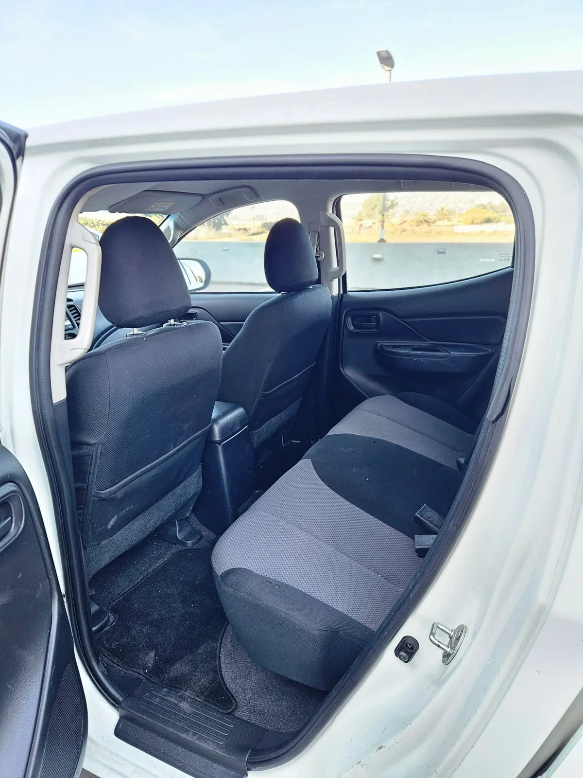 MITSUBISHI L200 2.4 Td Katana Crt Mt 4x4 Diesel año 2022