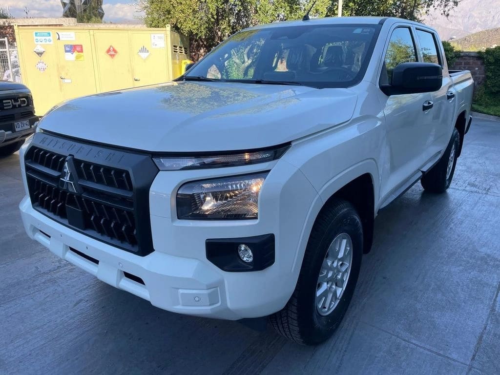 Mitsubishi L200 2.4 Katana Xrt Diesel 4x4 Dob. Cab. Euro6 Mt 4p año 2026