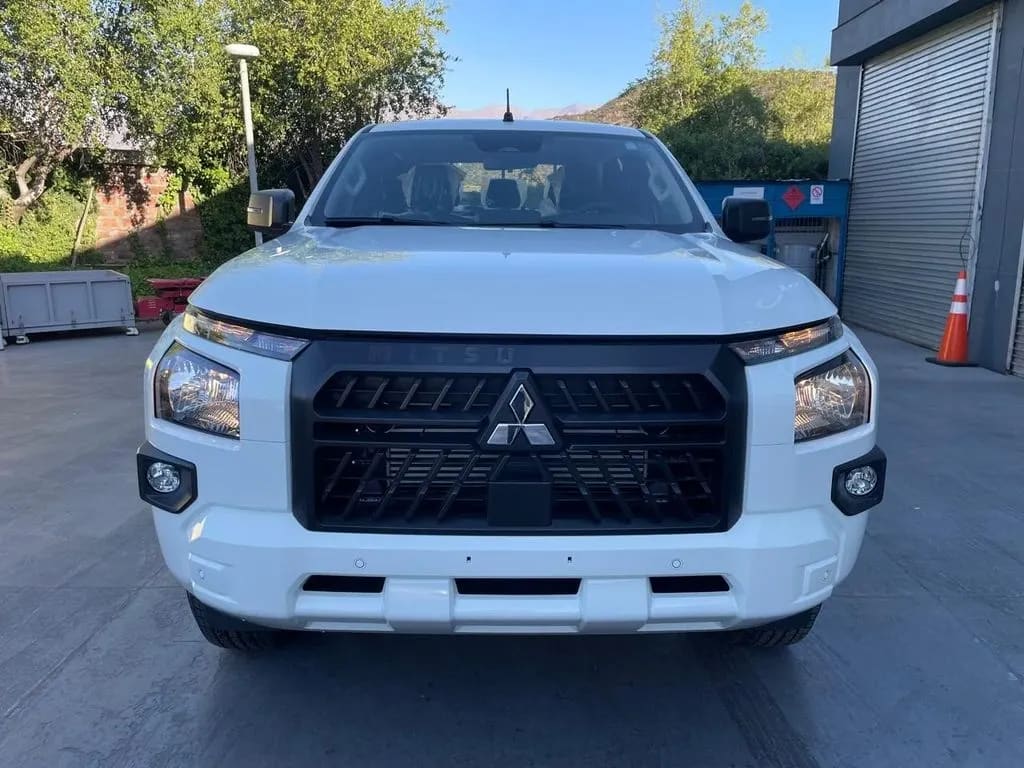 Mitsubishi L200 2.4 Katana Xrt Diesel 4x4 Dob. Cab. Euro6 Mt 4p año 2026