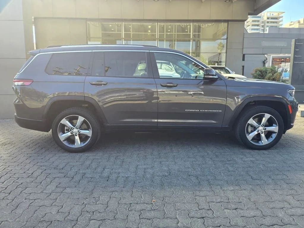 Jeep Grand Cherokee 3.6 Limited L At 4x4 año 2023