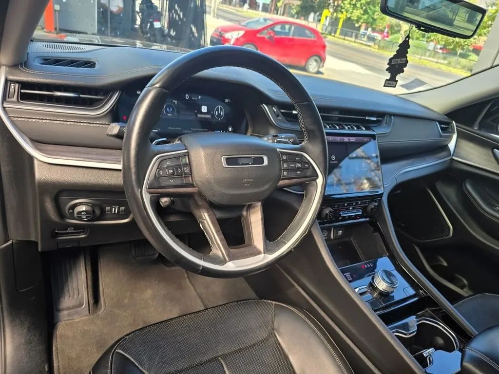 Jeep Grand Cherokee 3.6 Limited L At 4x4 año 2023