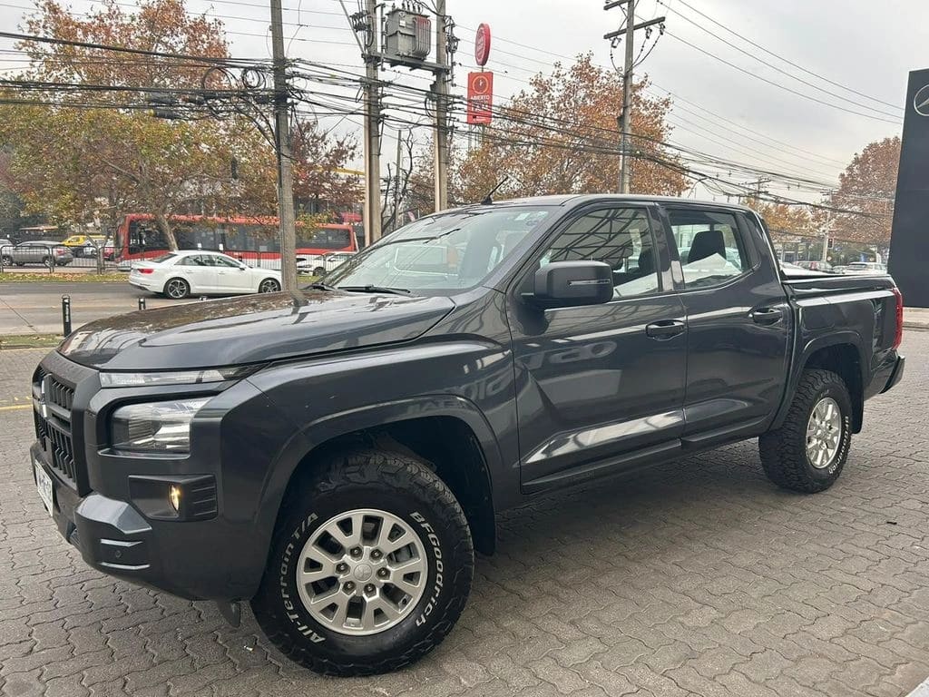 Mitsubishi L200 2.4 Katana Xrt Diesel 4x4 Dob. Cab. Euro6 Mt 4p año 2025