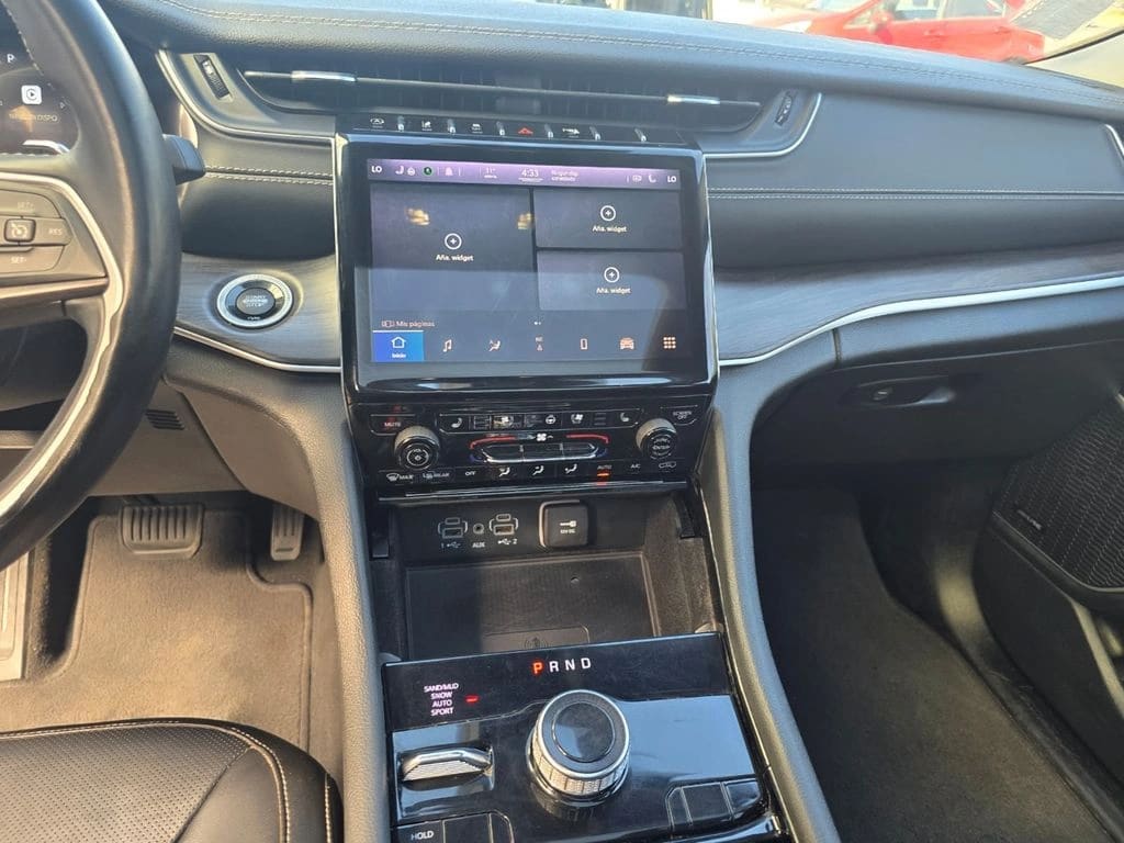 Jeep Grand Cherokee 3.6 Limited L At 4x4 año 2023