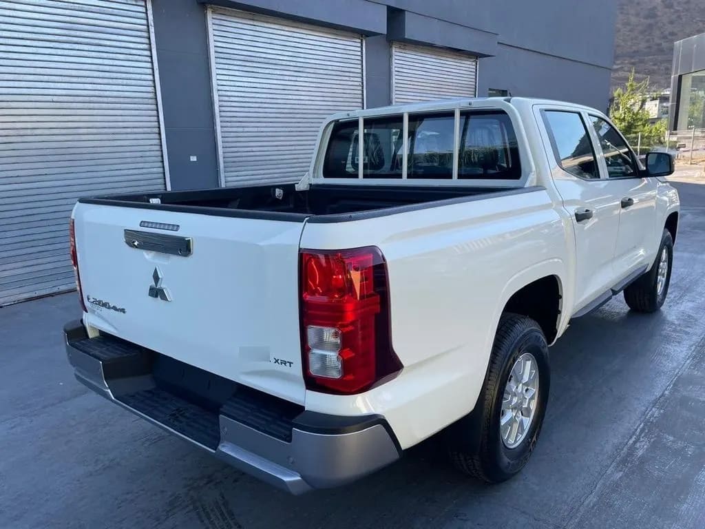 Mitsubishi L200 2.4 Katana Xrt Diesel 4x4 Dob. Cab. Euro6 Mt 4p año 2026