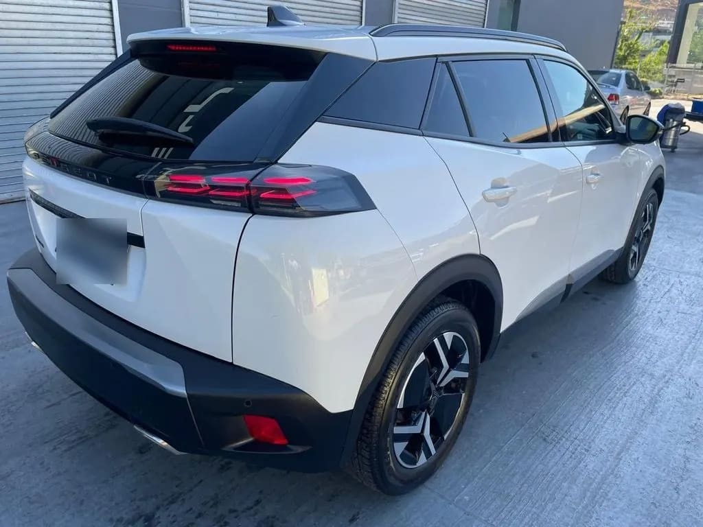 Peugeot 2008 1.2 Allure Pack Puretech 130 At año 2024