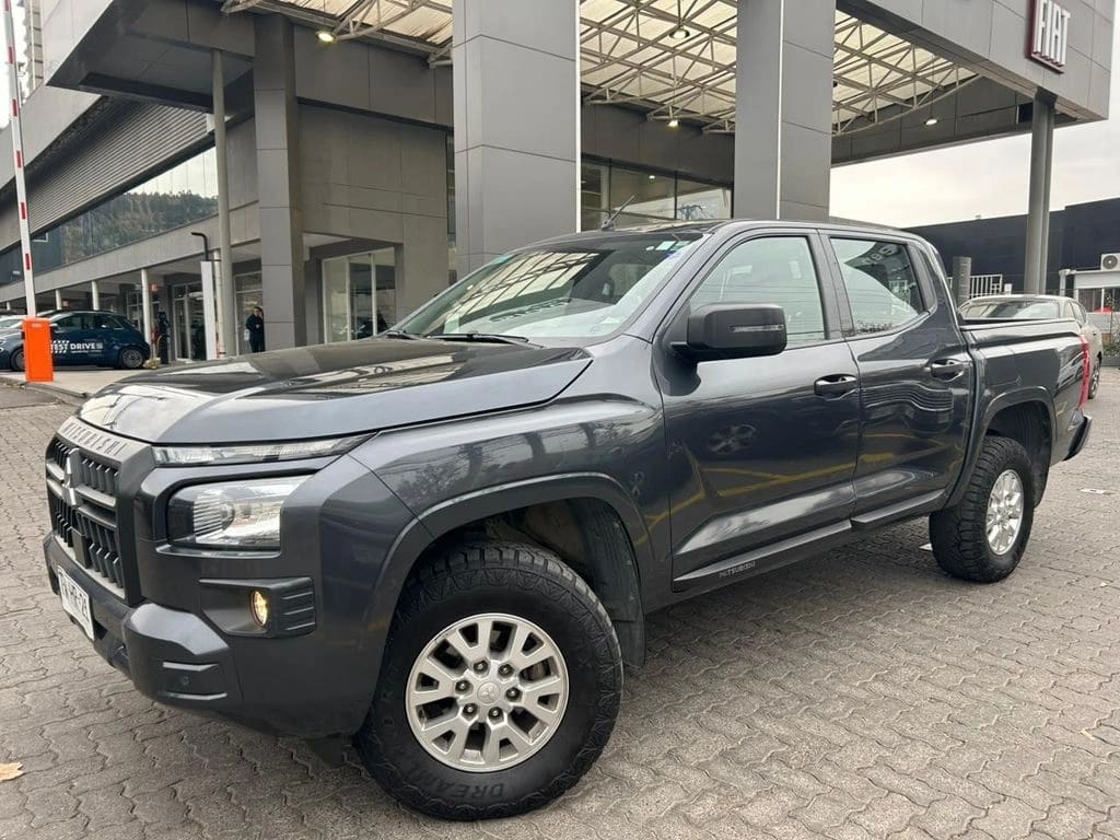 Mitsubishi L200 2.4 Katana Xrt Mt 4x4 Diesel año 2025