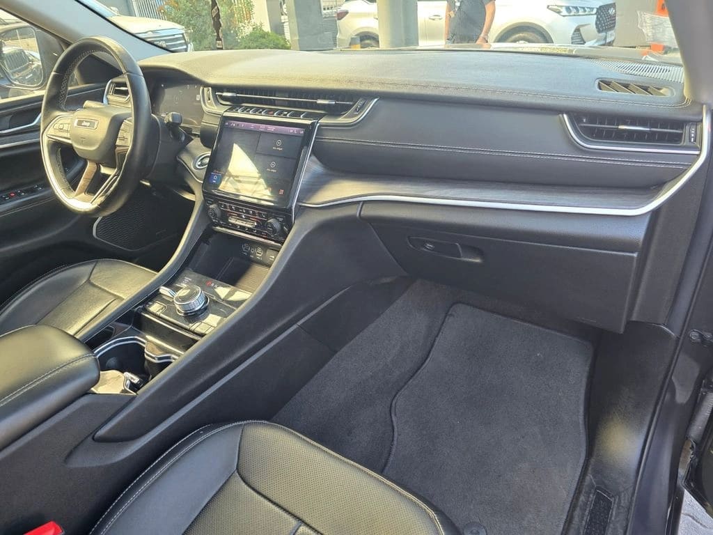 Jeep Grand Cherokee 3.6 Limited L At 4x4 año 2023