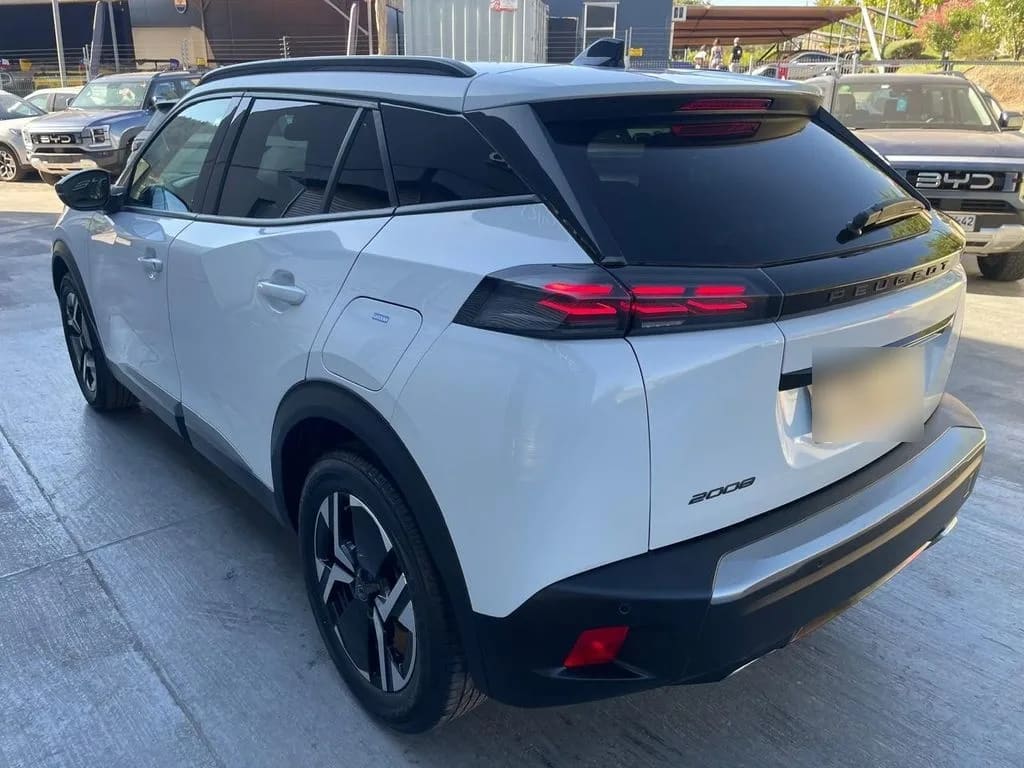 Peugeot 2008 1.2 Allure Pack Puretech 130 At año 2024