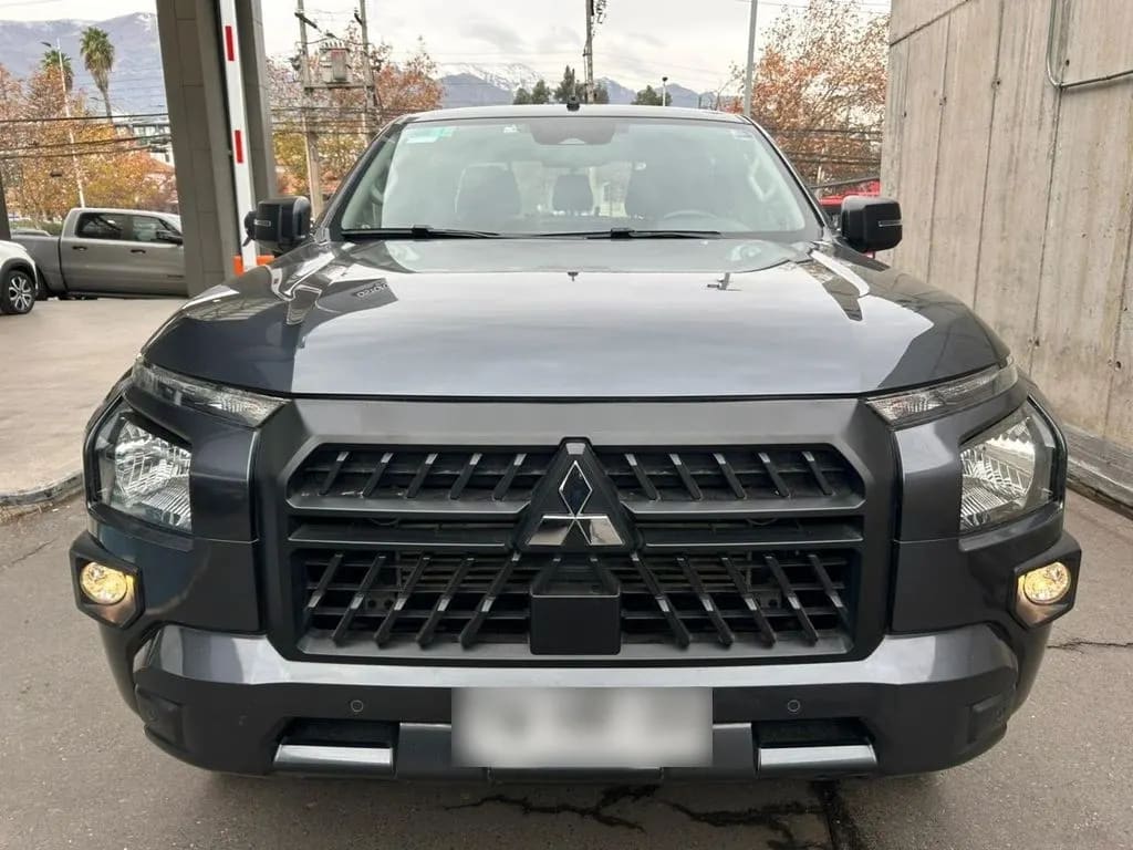 Mitsubishi L200 2.4 Katana Xrt Mt 4x4 Diesel año 2025
