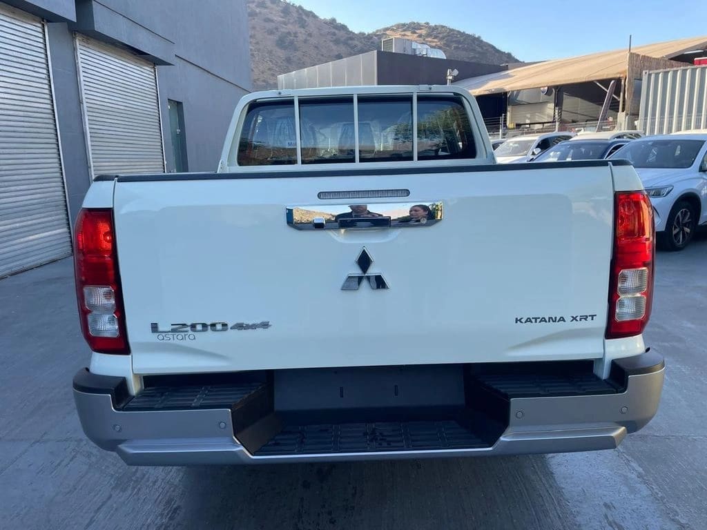 Mitsubishi L200 2.4 Katana Xrt Diesel 4x4 Dob. Cab. Euro6 Mt 4p año 2026