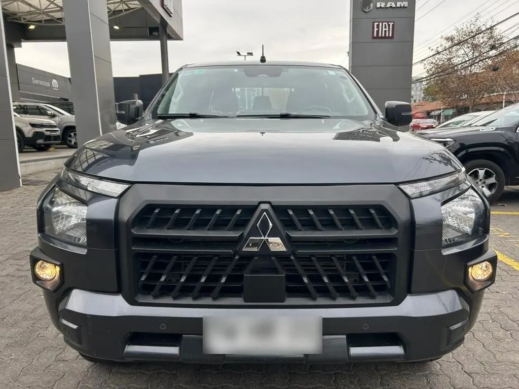 Mitsubishi L200 2.4 Katana Xrt Mt 4x4 Diesel año 2025