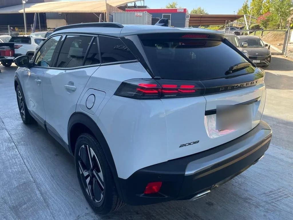 Peugeot 2008 1.2 Allure Pack Puretech 130 At año 2024