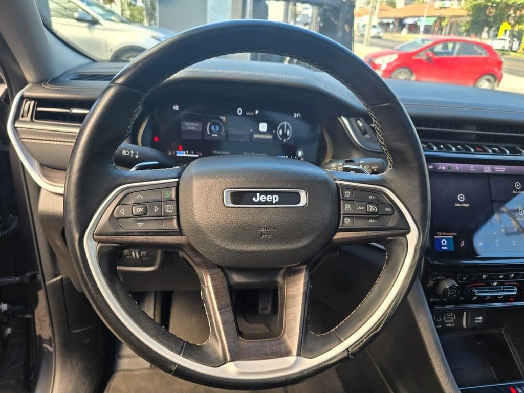 Jeep Grand Cherokee 3.6 Limited L At 4x4 año 2023