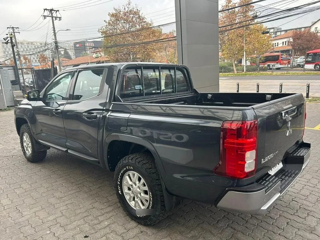 Mitsubishi L200 2.4 Katana Xrt Diesel 4x4 Dob. Cab. Euro6 Mt 4p año 2025