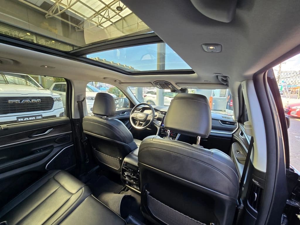 Jeep Grand Cherokee 3.6 Limited L At 4x4 año 2023