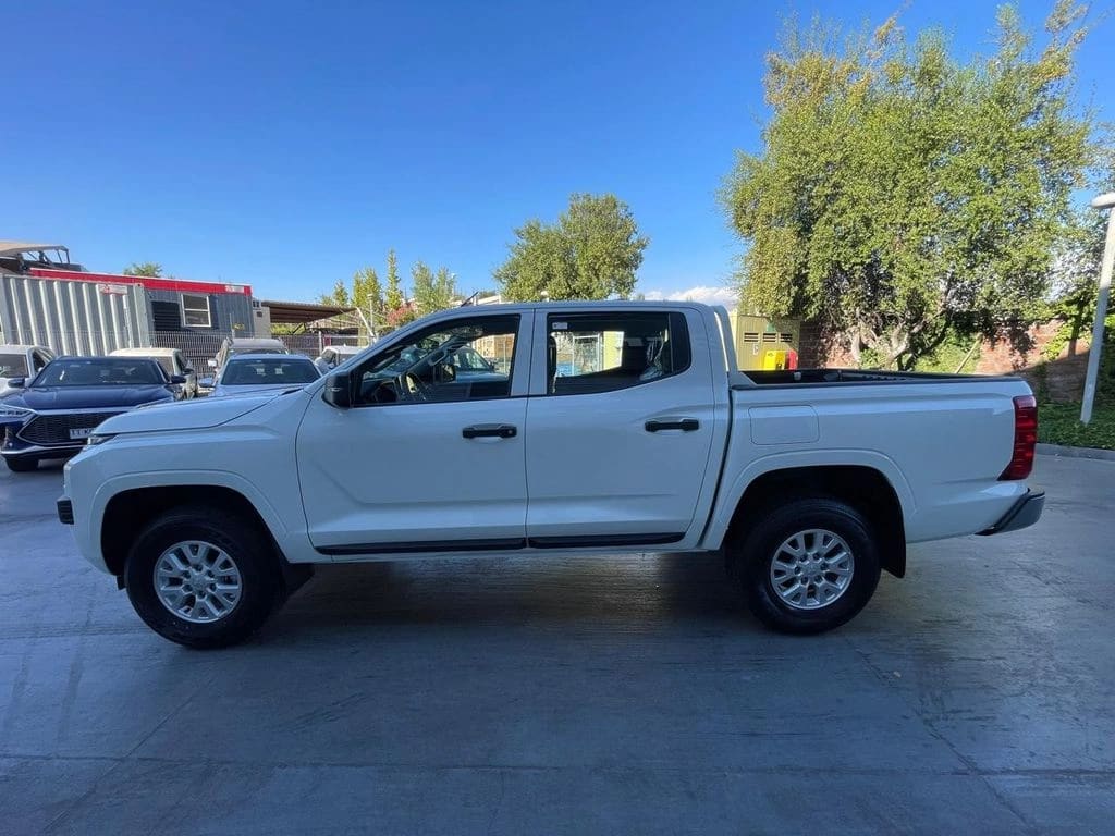 Mitsubishi L200 2.4 Katana Xrt Diesel 4x4 Dob. Cab. Euro6 Mt 4p año 2026