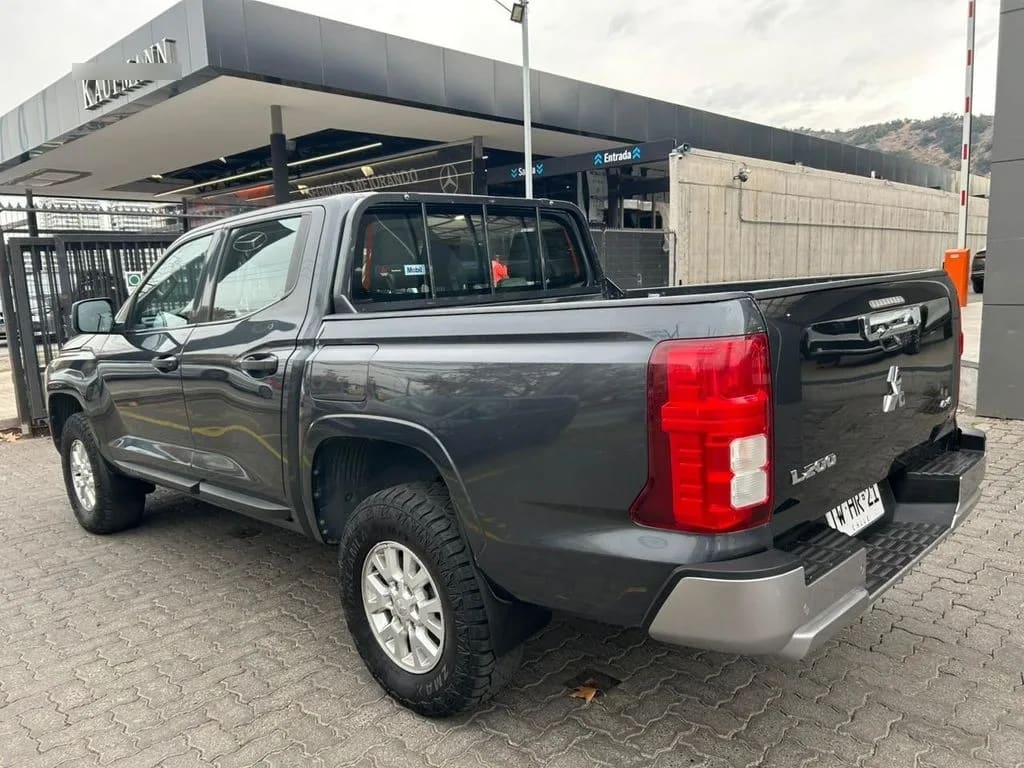 Mitsubishi L200 2.4 Katana Xrt Mt 4x4 Diesel año 2025