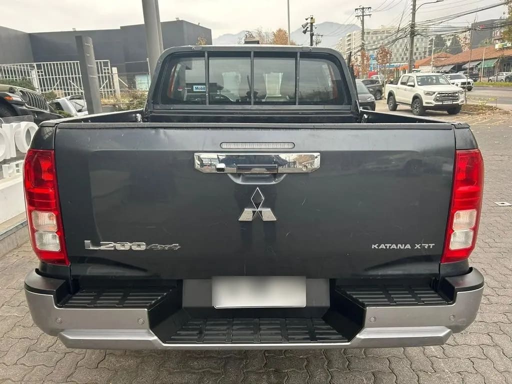 Mitsubishi L200 2.4 Katana Xrt Diesel 4x4 Dob. Cab. Euro6 Mt 4p año 2025