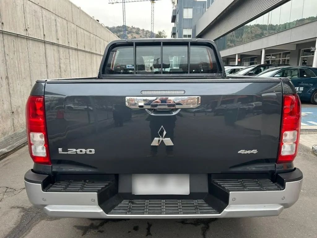 Mitsubishi L200 2.4 Katana Xrt Mt 4x4 Diesel año 2025