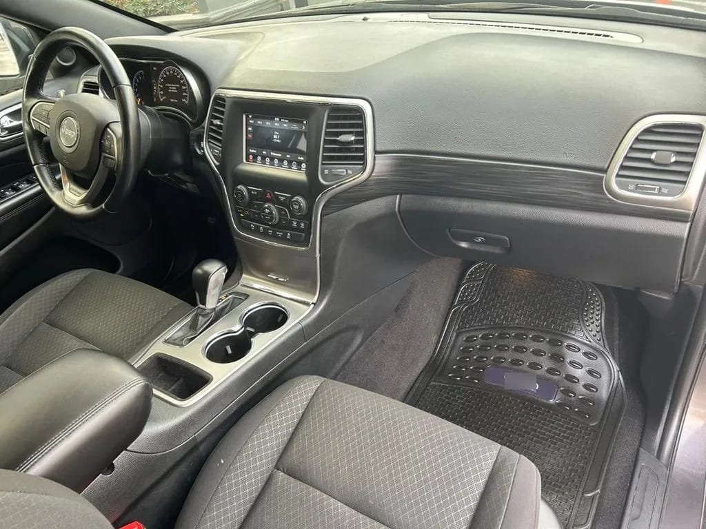 Jeep Grand Cherokee 3.6 Laredo At año 2022