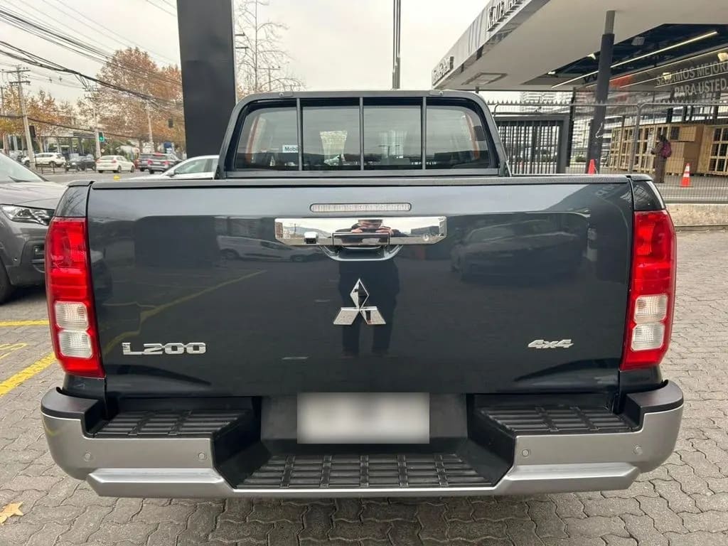 Mitsubishi L200 2.4 Katana Xrt Mt 4x4 Diesel año 2025