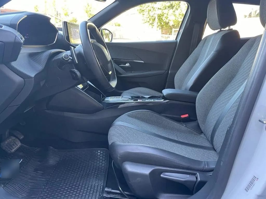 Peugeot 2008 1.2 Allure Pack Puretech 130 At año 2024