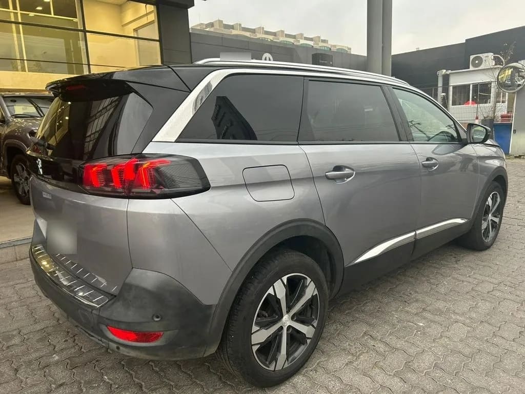 Peugeot 5008 1.5 Allure Pack Bluehdi 130 Eat8 At año 2024