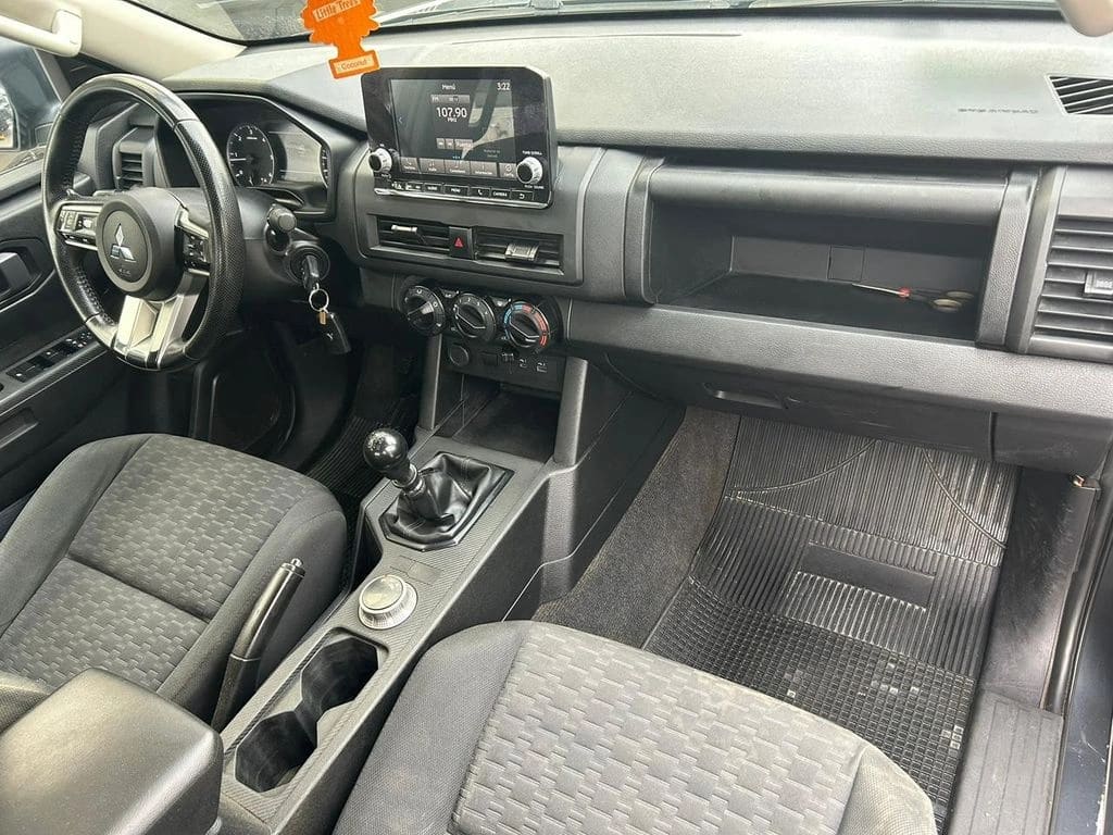 Mitsubishi L200 2.4 Katana Xrt Diesel 4x4 Dob. Cab. Euro6 Mt 4p año 2025