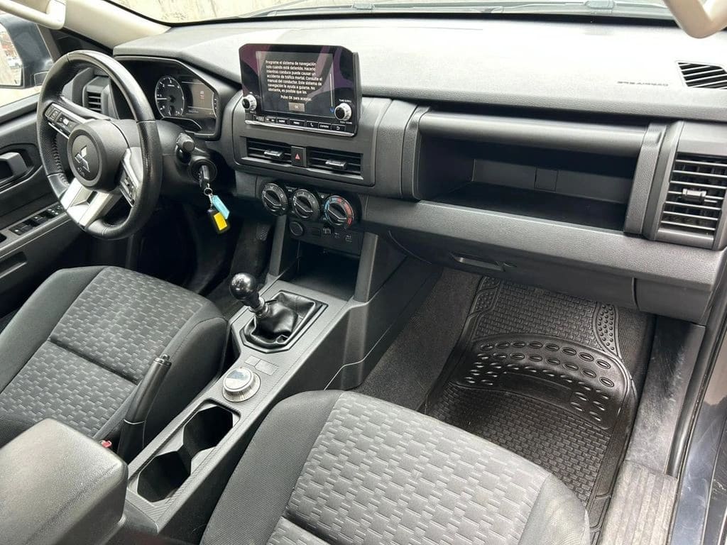 Mitsubishi L200 2.4 Katana Xrt Mt 4x4 Diesel año 2025