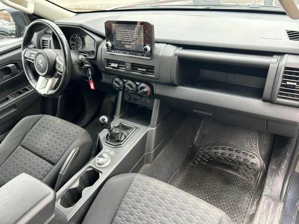 Mitsubishi L200 2.4 Katana Xrt Mt 4x4 Diesel año 2025