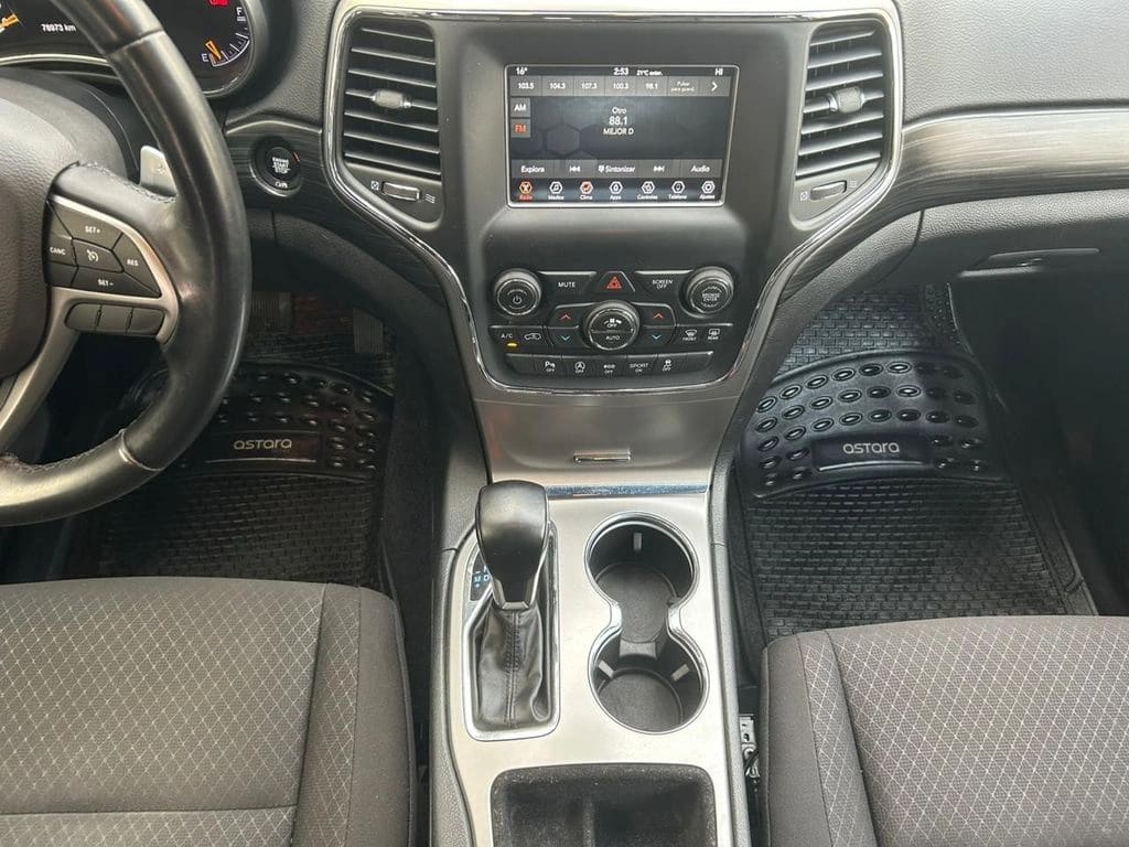 Jeep Grand Cherokee 3.6 Laredo At año 2022