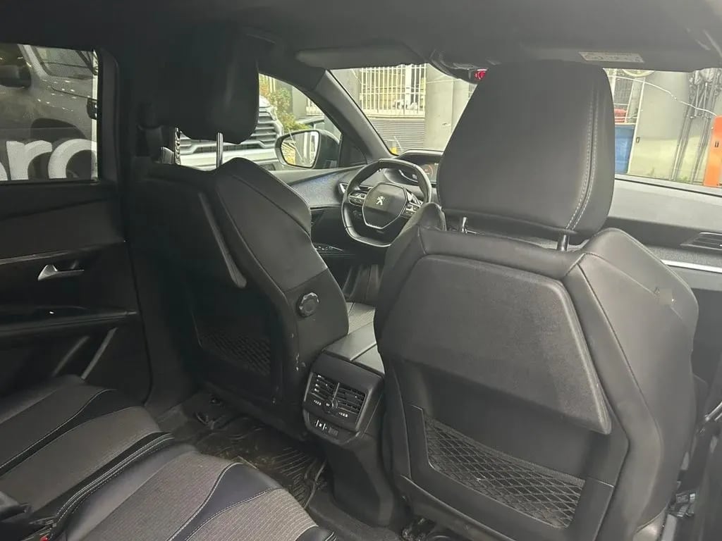 Peugeot 5008 1.5 Allure Pack Bluehdi 130 Eat8 At año 2024