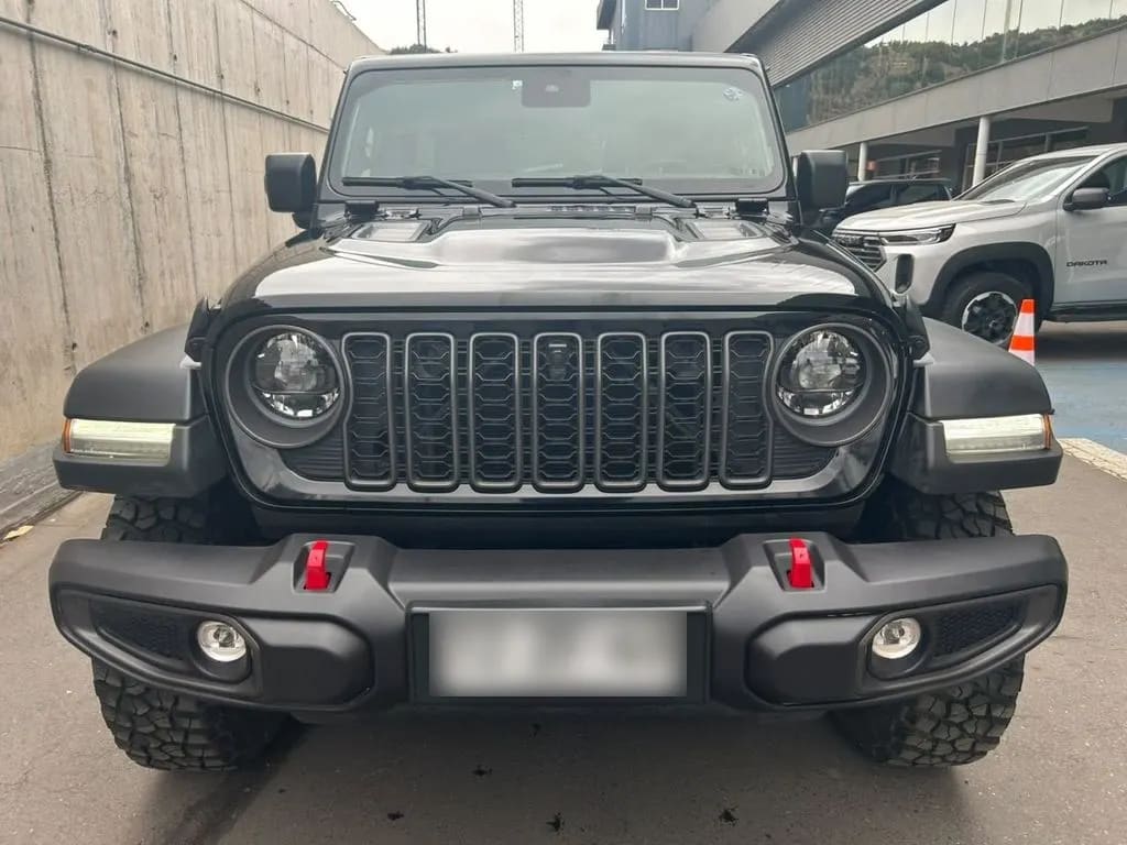 Jeep Wrangler 2.0 T Sahara At 4x4 año 2025