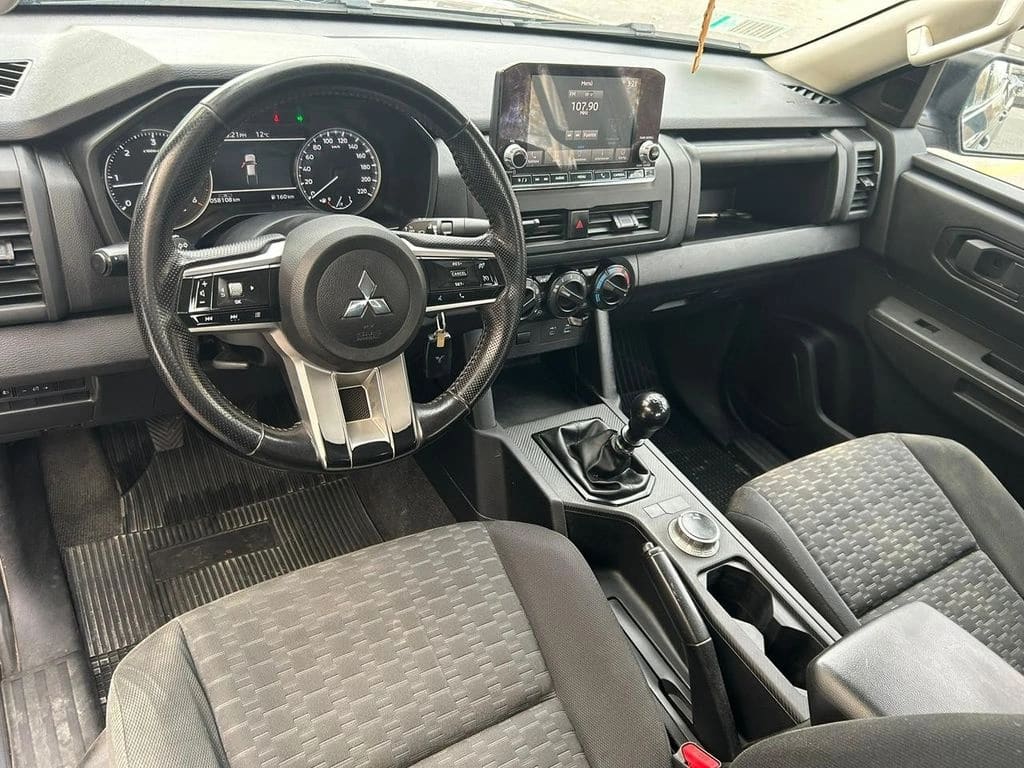 Mitsubishi L200 2.4 Katana Xrt Diesel 4x4 Dob. Cab. Euro6 Mt 4p año 2025