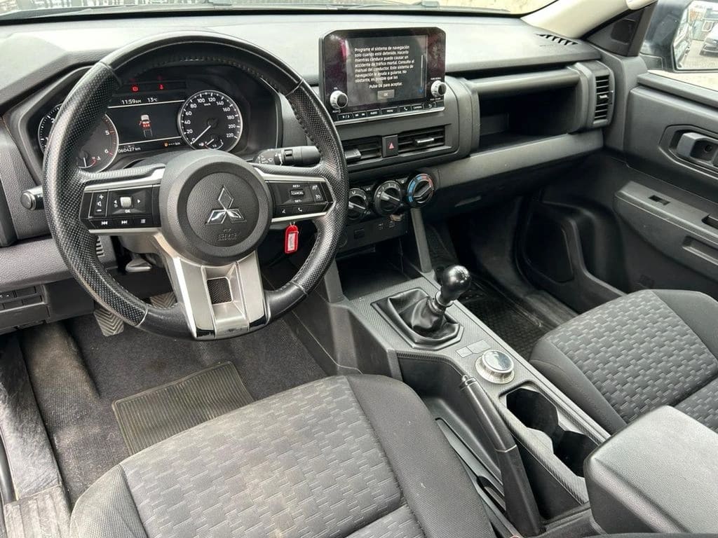 Mitsubishi L200 2.4 Katana Xrt Mt 4x4 Diesel año 2025