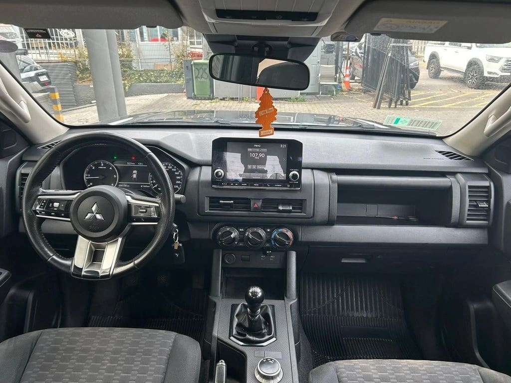 Mitsubishi L200 2.4 Katana Xrt Diesel 4x4 Dob. Cab. Euro6 Mt 4p año 2025