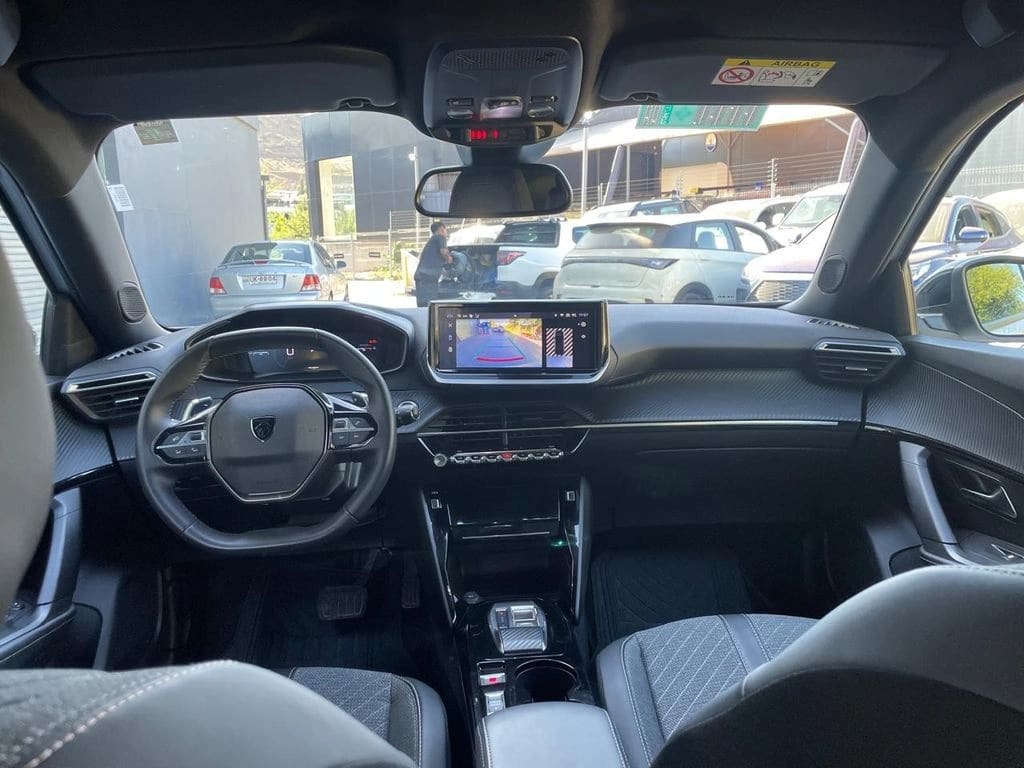 Peugeot 2008 1.2 Allure Pack Puretech 130 At año 2024