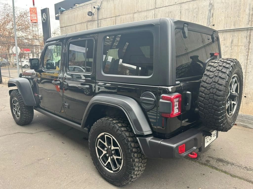Jeep Wrangler 2.0 T Sahara At 4x4 año 2025