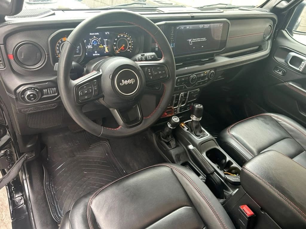 Jeep Wrangler 2.0 T Sahara At 4x4 año 2025