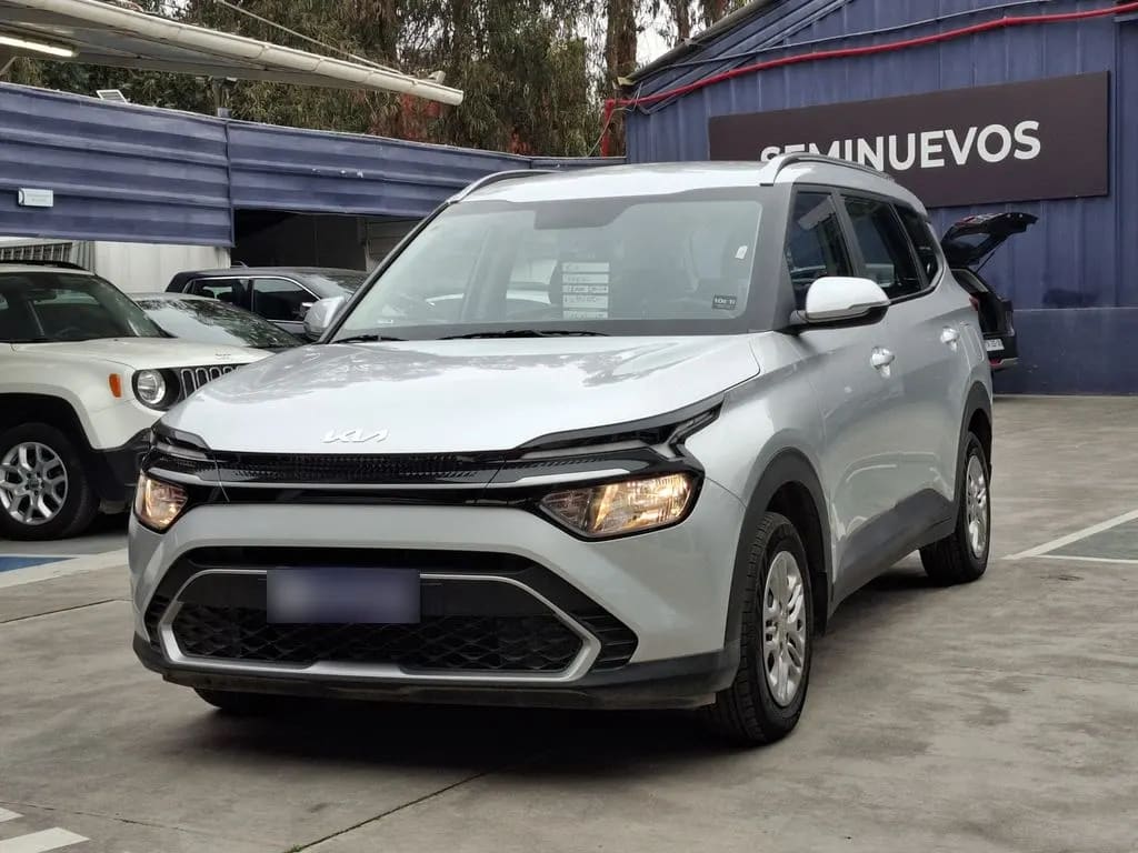 Kia Carens 1.5l Lx 4x2 6mt 5p año 2025