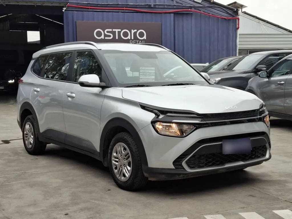 Kia Carens 1.5l Lx 4x2 6mt 5p año 2025