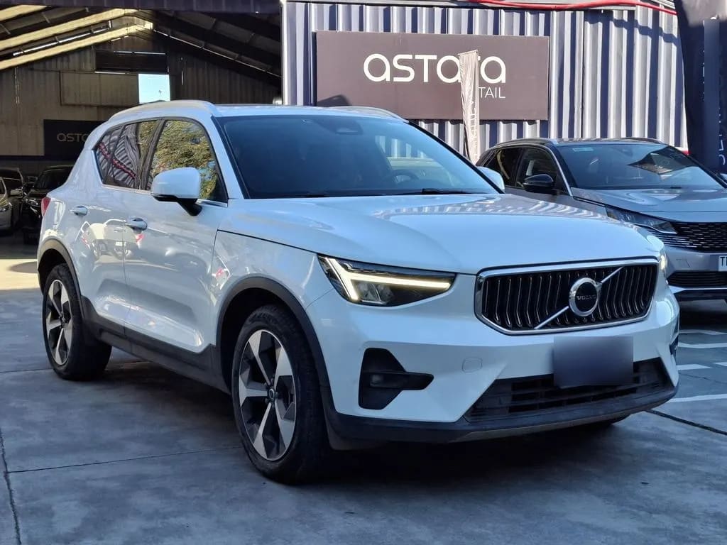 Volvo Xc40 2.0 B4 Ultimate Fwd At 5p año 2023