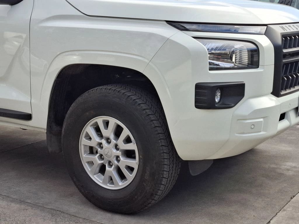 Mitsubishi L200 2.4 Dakar Xr Mt 4x4 Diesel año 2026