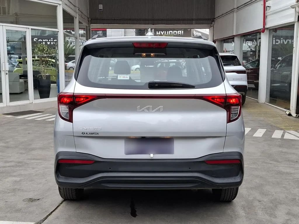Kia Carens 1.5l Lx 4x2 6mt 5p año 2025