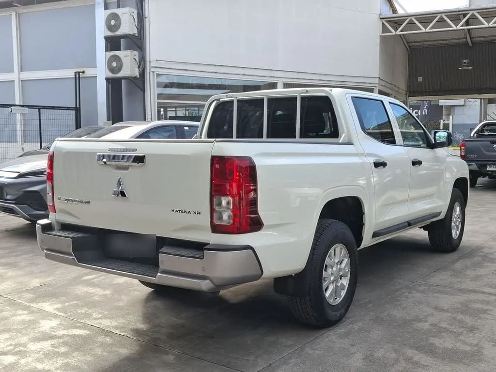 Mitsubishi L200 2.4 Dakar Xr Mt 4x4 Diesel año 2026