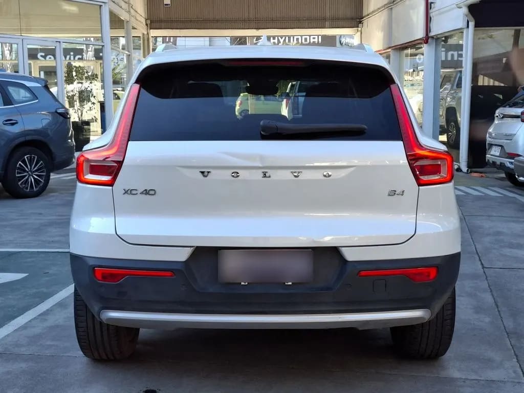 Volvo Xc40 2.0 B4 Ultimate Fwd At 5p año 2023