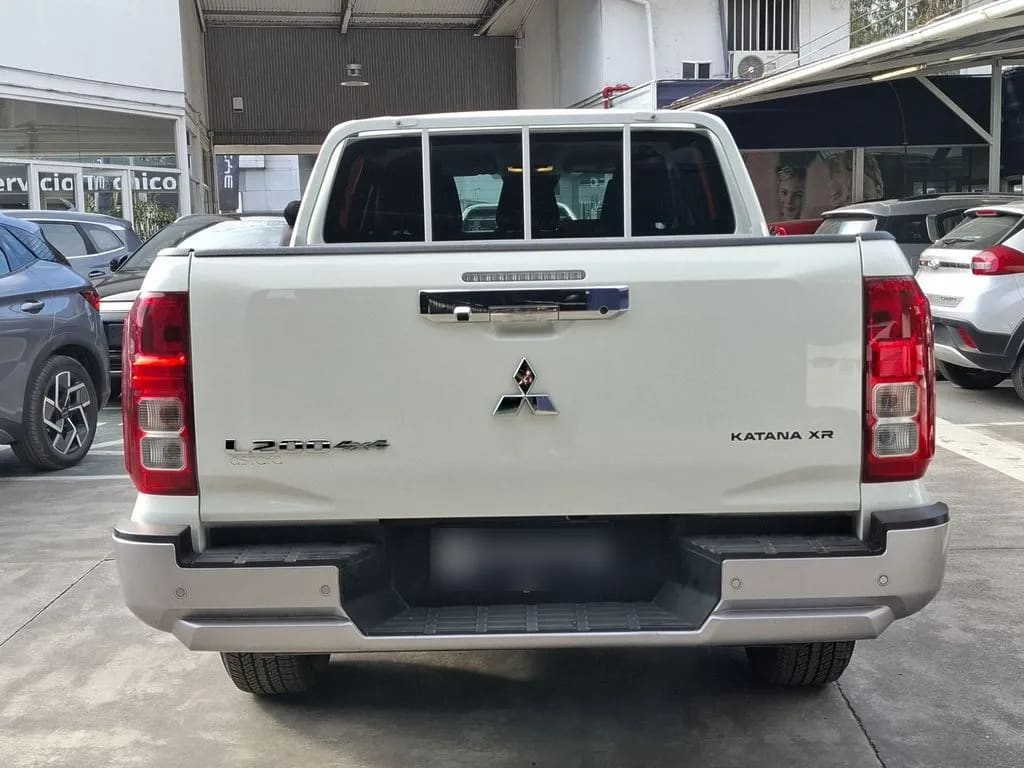 Mitsubishi L200 2.4 Dakar Xr Mt 4x4 Diesel año 2026