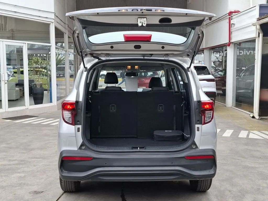 Kia Carens 1.5l Lx 4x2 6mt 5p año 2025